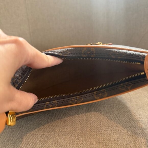 Louis Vuitton Monogram Loop - Picture 9 of 16